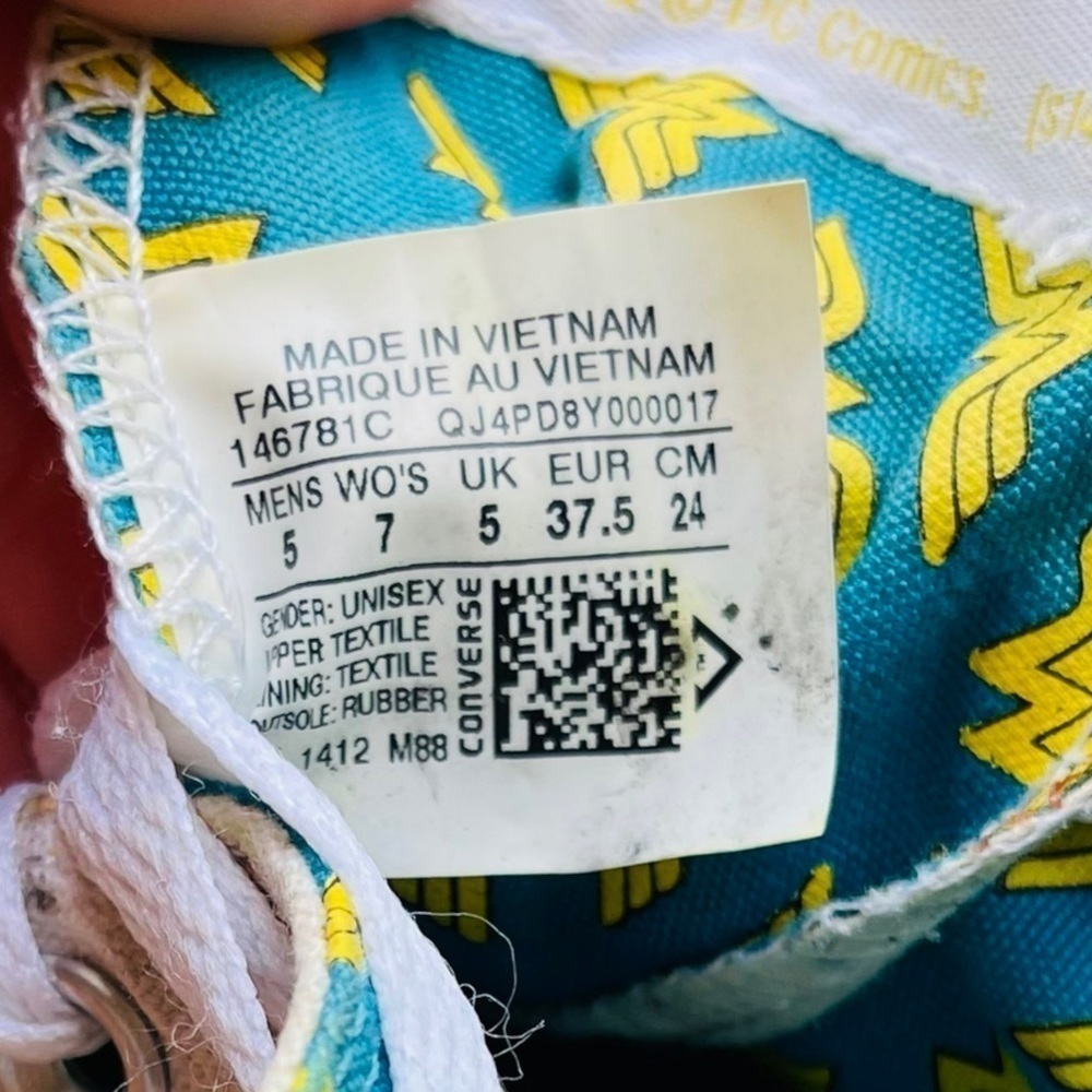 Wonder Woman high top converse - Picture 9 of 9
